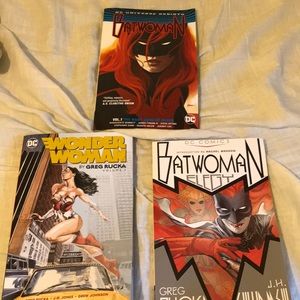 dc comics wonder woman and batwoman comics